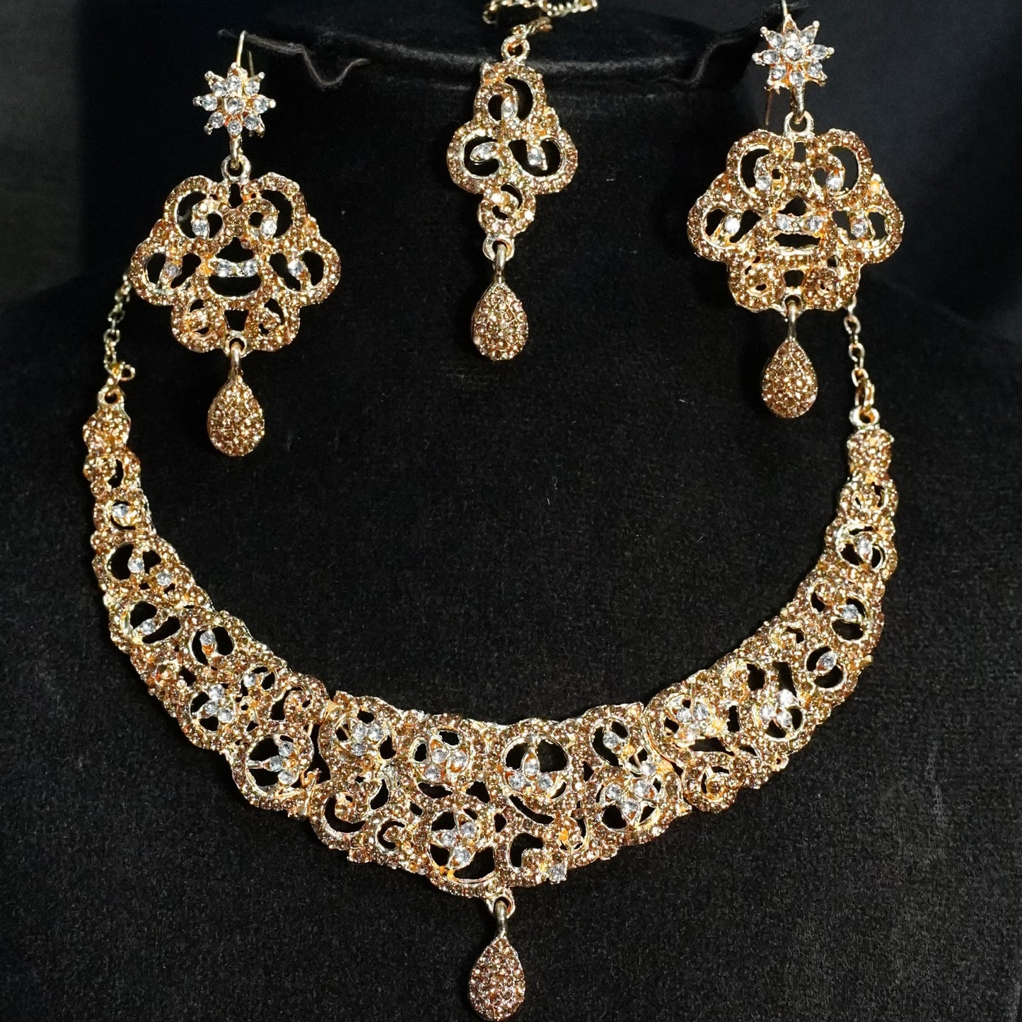 BRAIDAL NECKLESS SET